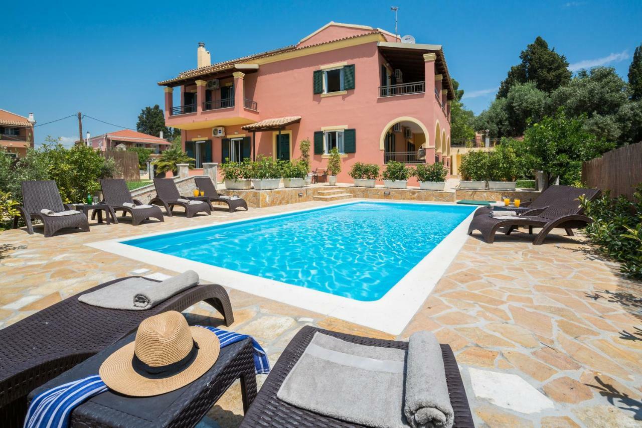 The Four Seasons House With Pool *